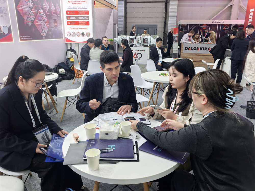 HYVODA Brings On-site Hydrogen Generation to NEFTEGAZ 2026 – Here's What Happened Discussing hydrogen production-related issues with clients